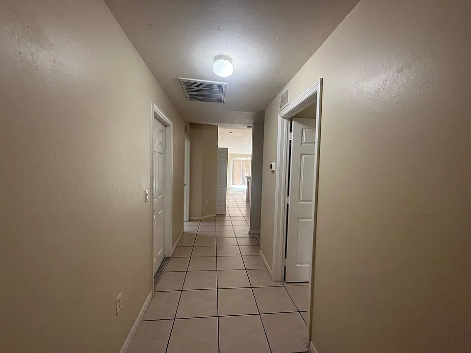 First Month Free Duplex 3/2 + Garage 1 Vehicle.