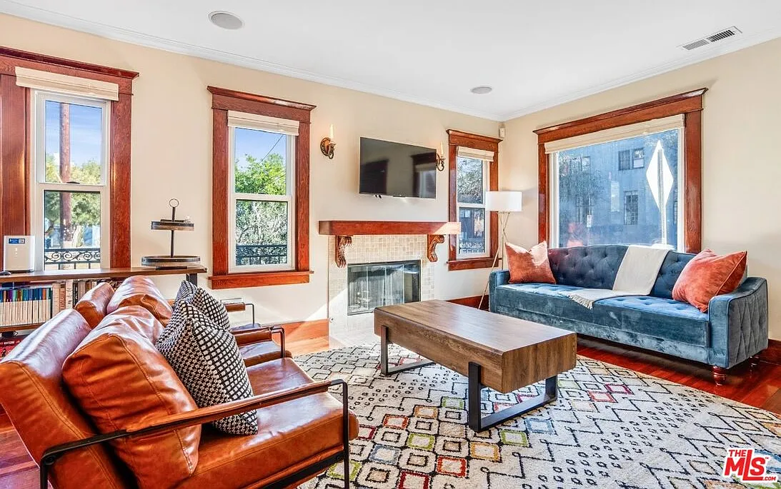 2 bed, 2.0 bath, 800 sqft, $4,495 — Photo 2