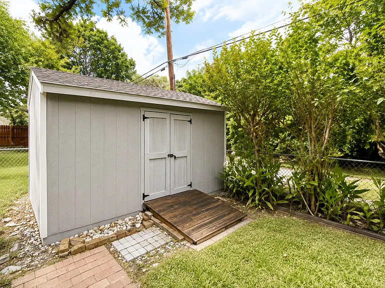 1604 Lorrie Dr — Photo 16
