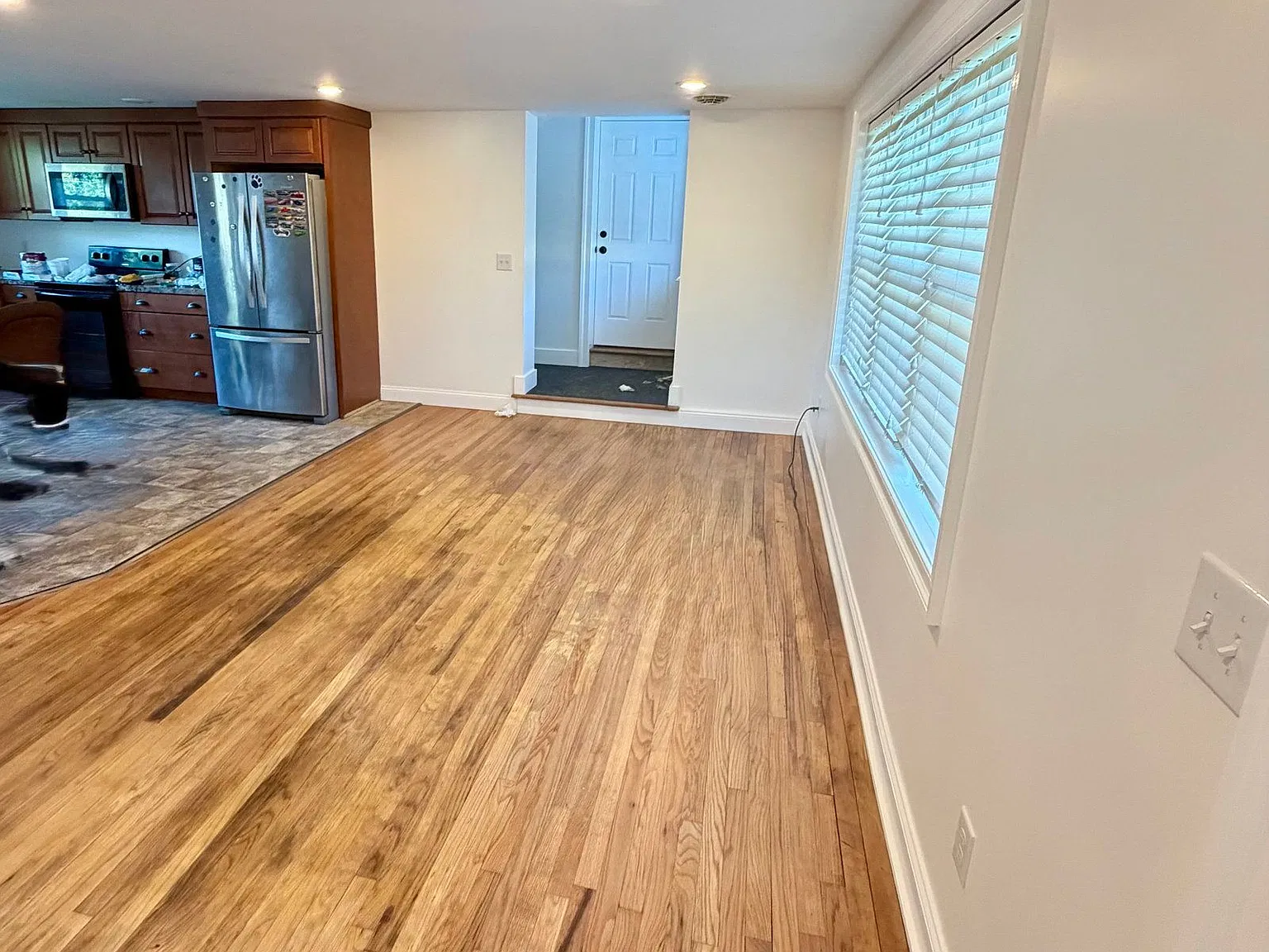 3 bed, 1.0 bath, 1076 sqft, $2,645 — Photo 2