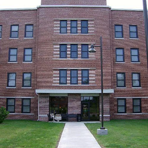 2095 N Ash St — Photo 1