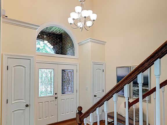 4th image of 8827 Palisades Rd