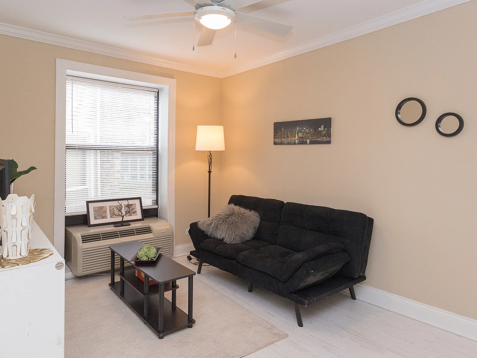 3834 N Sheffield — Photo 3