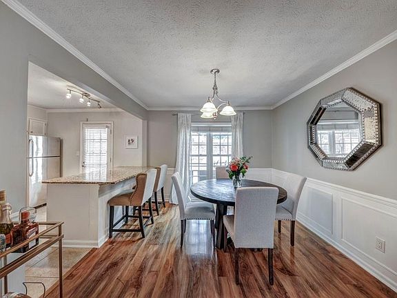 5th image of 11 Bassett Hall Pl NW