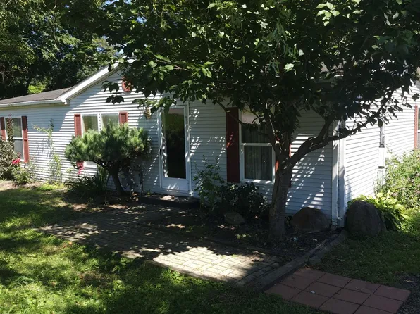 34 1st St, Ellwood City, PA 16117