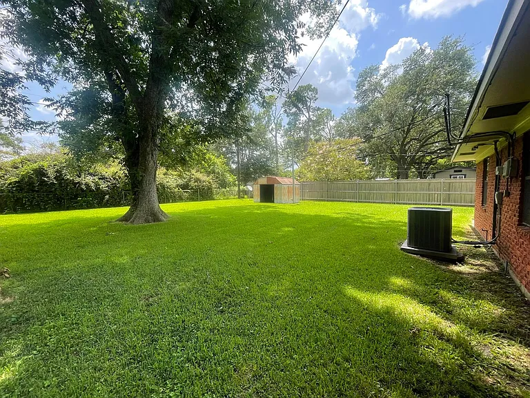 315 E Southfield Rd — Photo 17
