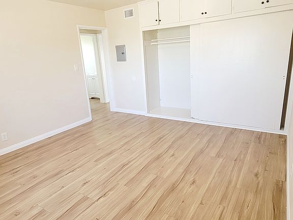 5th image of 10528 Arrington Ave