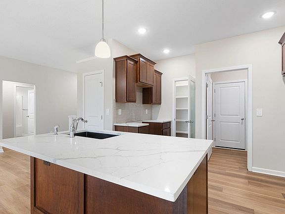 3rd image of 907 W 17th St