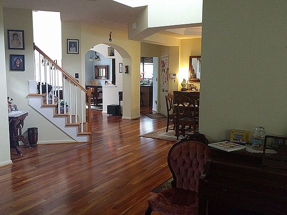 4th image of 406 Rolling Hills Dr