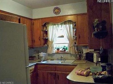 5th image of 118 Wallace Ave