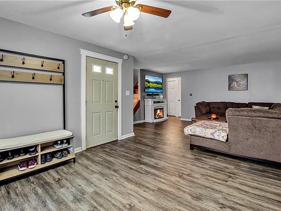 5th image of 77 Floradale Ave