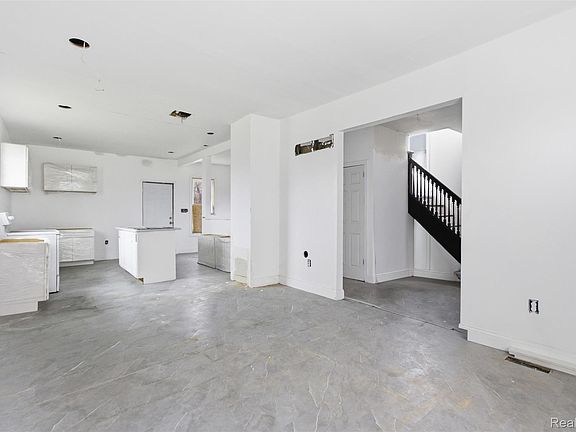 2nd image of 3109 E Canfield St