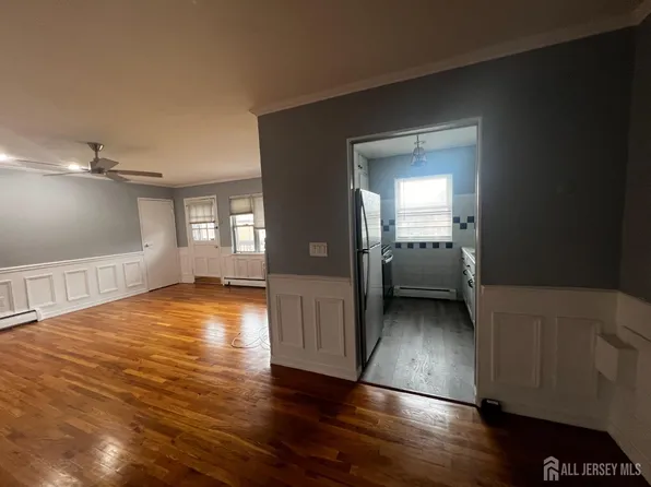 55 Gills Ln #64, Iselin, NJ 08830