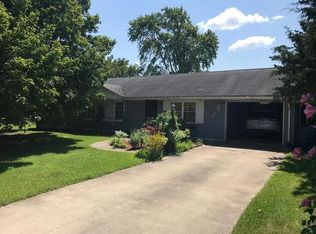 1027 W Thompson Ave, Hoopeston, IL 60942