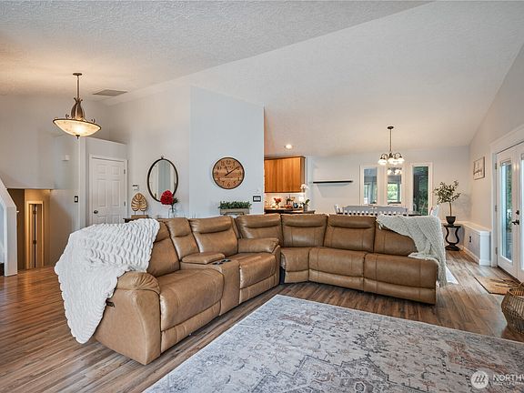 5th image of 104 Roley Court