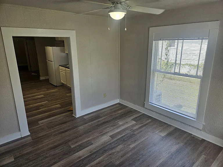 913 W Avenue I — Photo 4