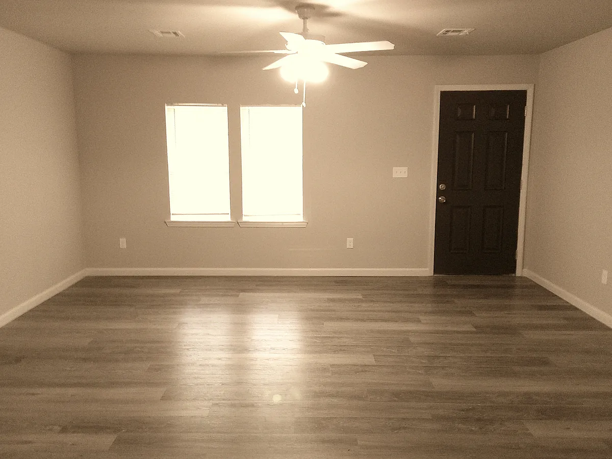 Building Photo - 3217 N Hammond Ave