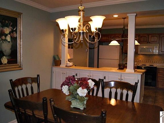 4th image of 2223 Edinborough Dr
