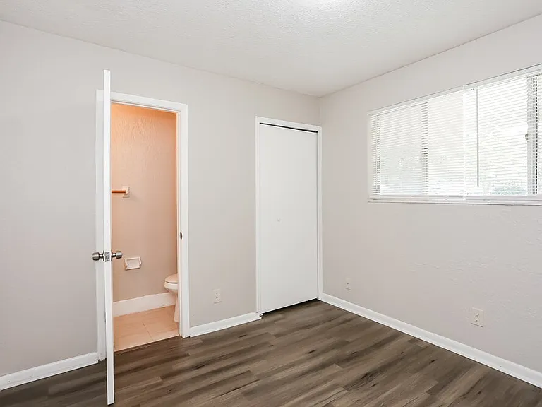 6812 Hawkins Ct — Photo 14