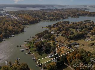 332 Queens Cove Rd, Mooresville, NC 28117