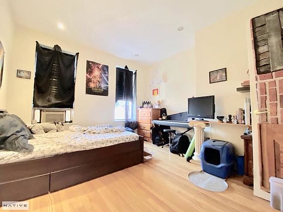 5th image of 782 Manhattan Ave APT 4R