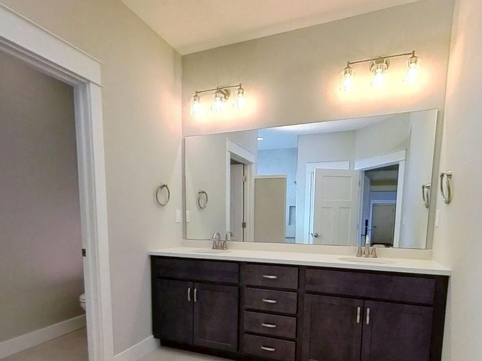 2nd image of 650 Tamarind Dr