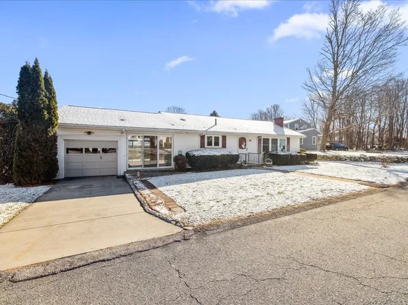 8 Eddy Ln, Somerset, MA 02726