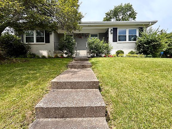 3rd image of 2101 Cypress Dr