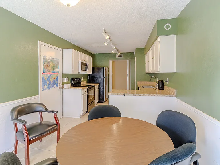 2614 Saint George Dr — Photo 9