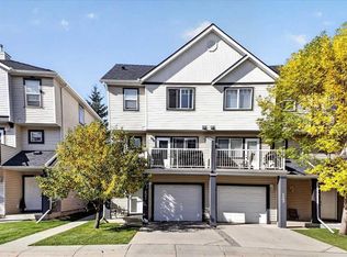 121 E Everhollow Hts SW, Calgary, AB T2Y5B3
