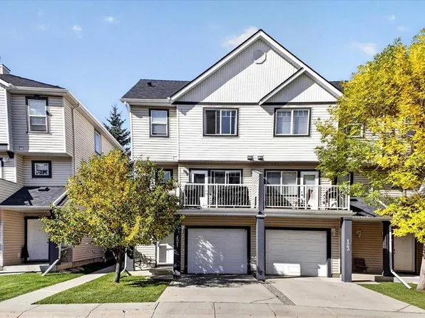 121 E Everhollow Hts SW, Calgary, AB T2Y 5B3