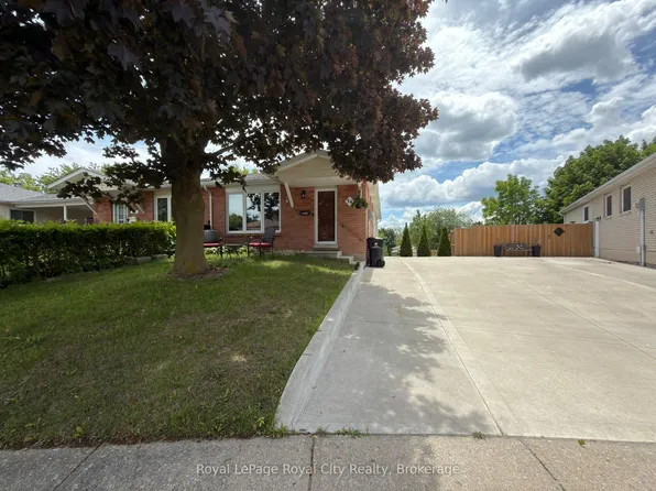 34 Nora Ct, Cambridge, ON N3C 3N1
