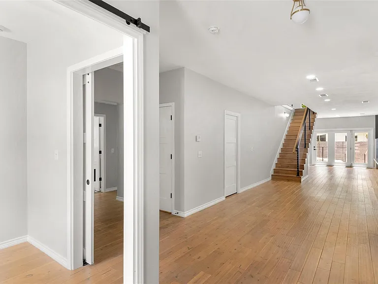 1007 Payne Ave — Photo 4