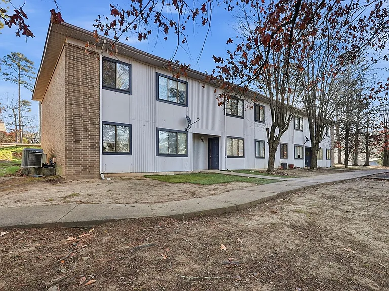 Remodeled AND Affordable Heber Springs Apartments. — Photo 3