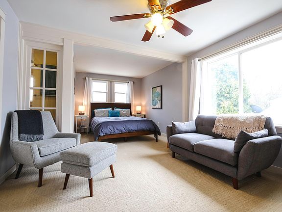 Master Bedroom (upstairs)