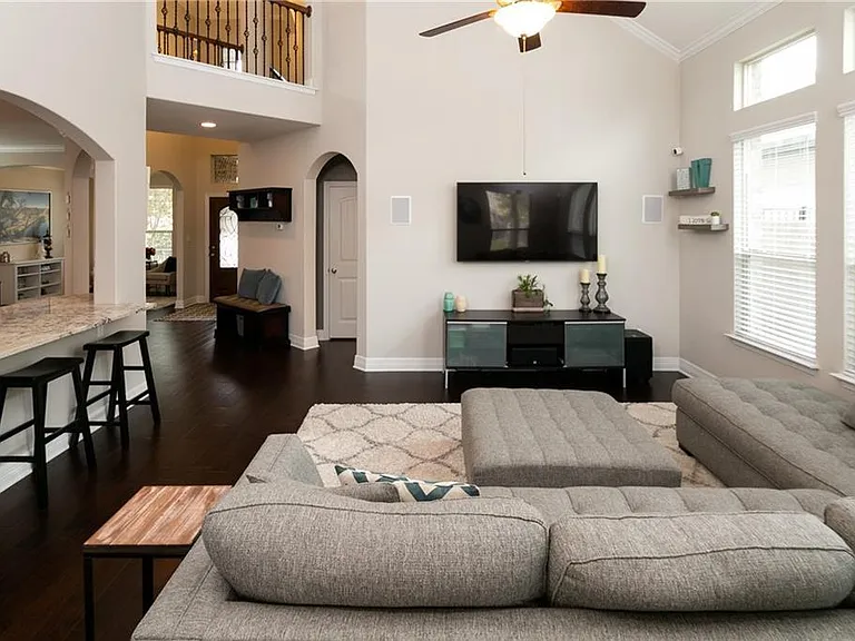 104 Auburn Cv — Photo 15