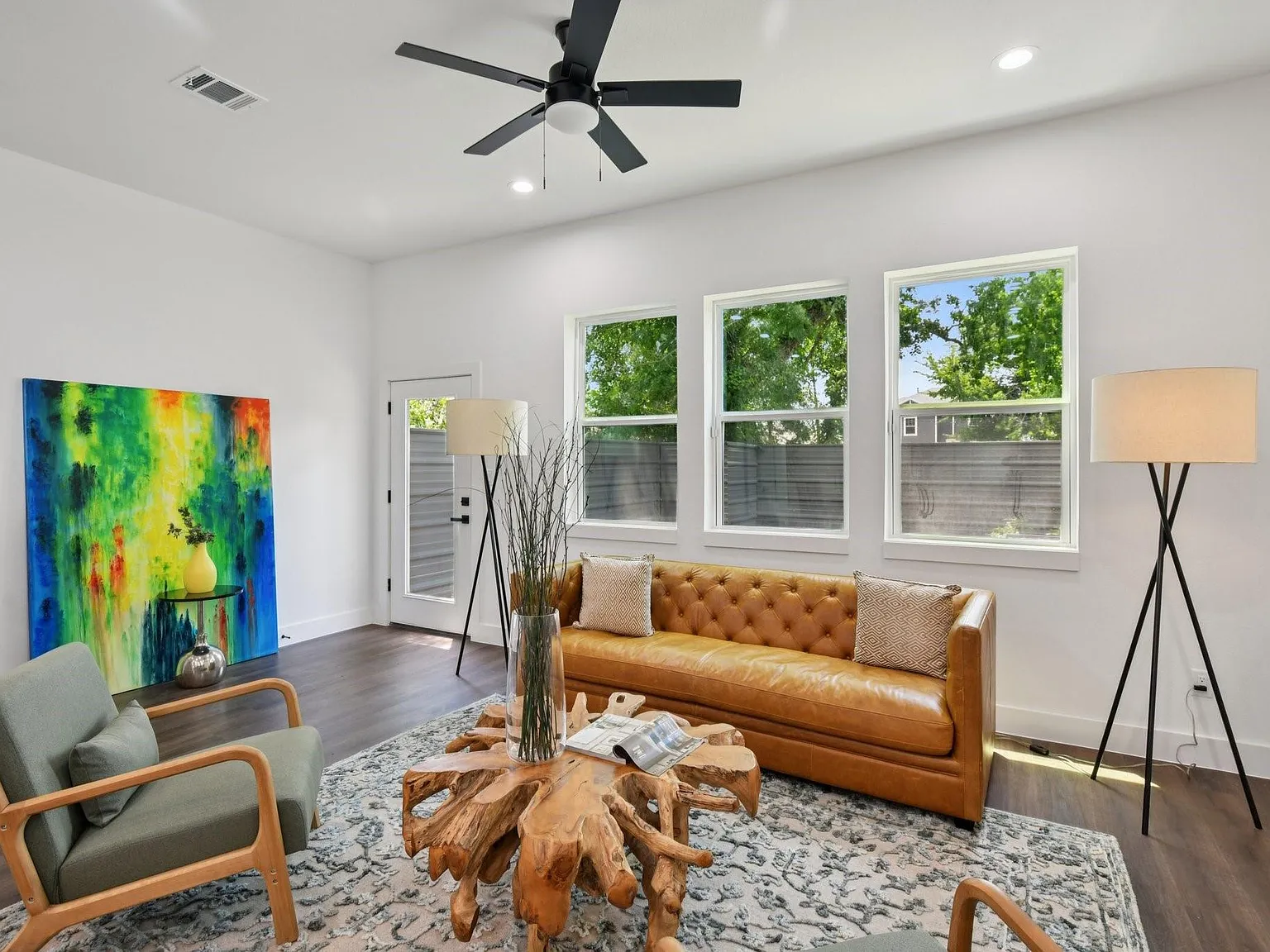 3 bed, 2.5 bath, 2320 sqft, $2,450 — Photo 2