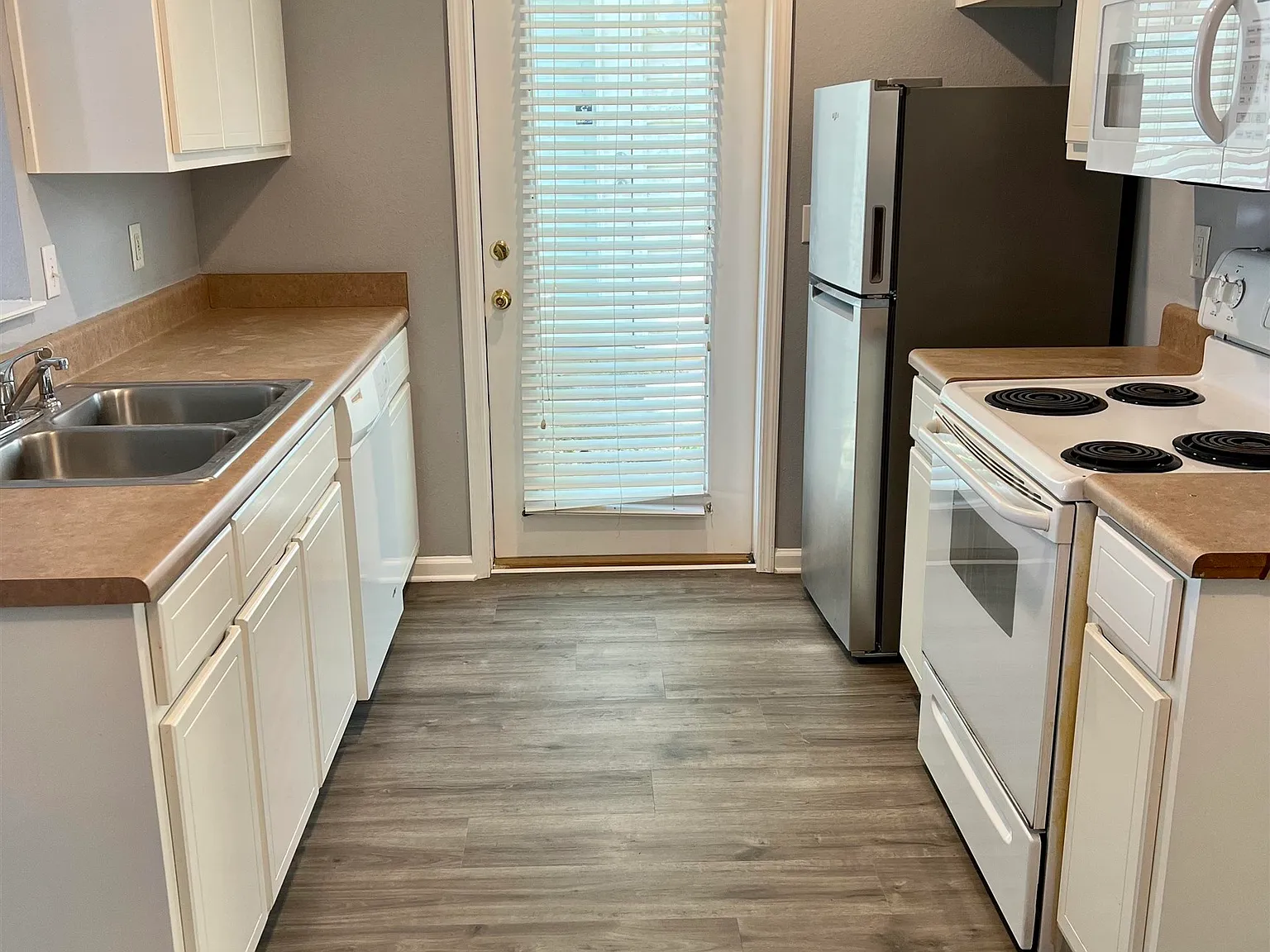 3 bed, 1216 sqft, $1,399 — Photo 3