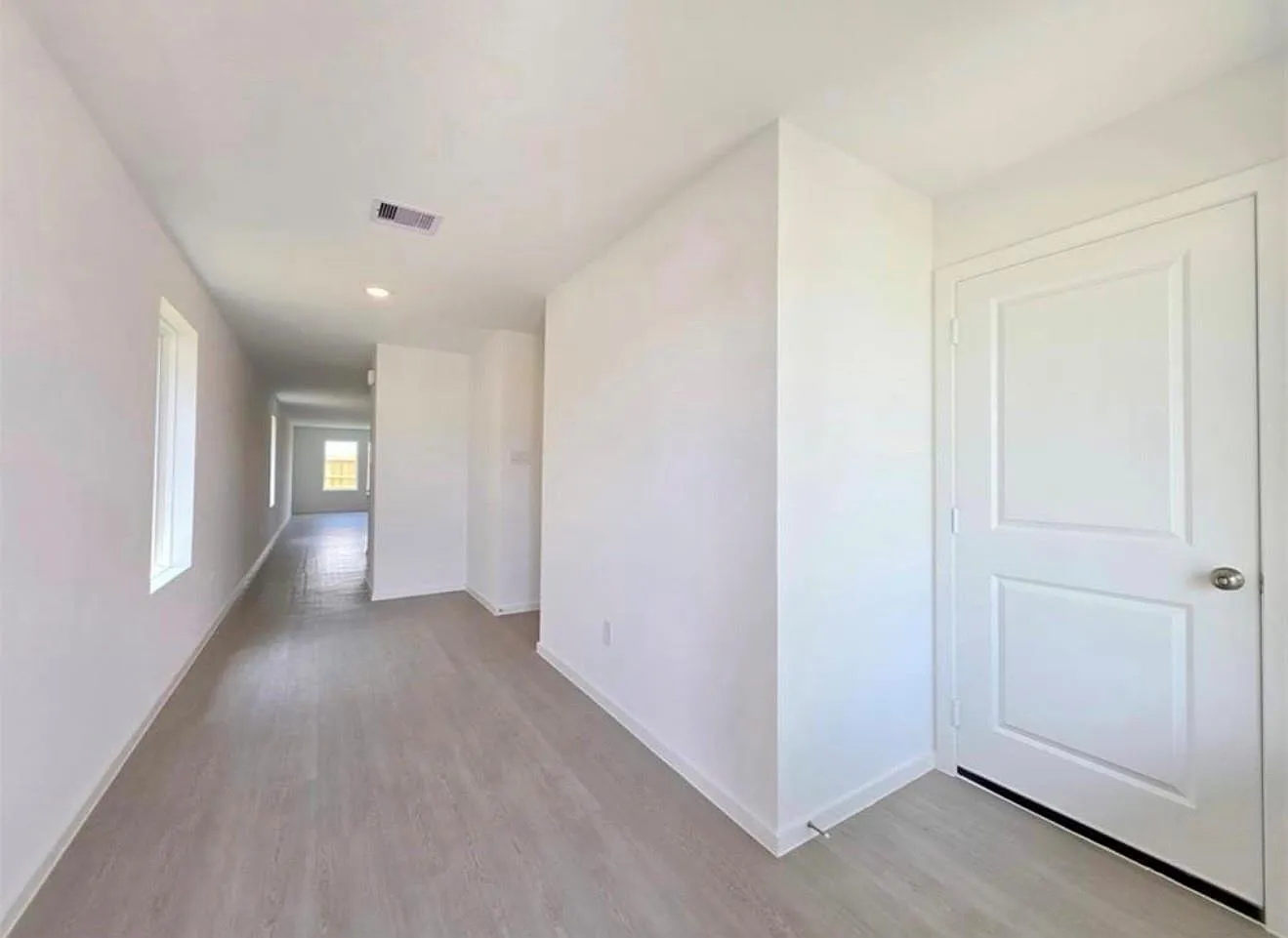 4 bed, 2.0 bath, 1690 sqft, $1,900 — Photo 4