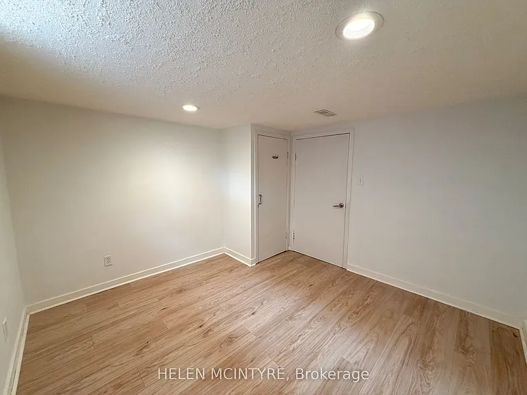 34 Dunning Cres — Photo 11