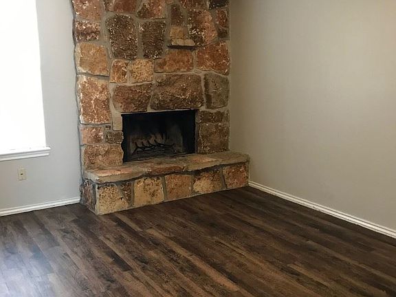 3rd image of 1604 Sun Valley Dr APT A