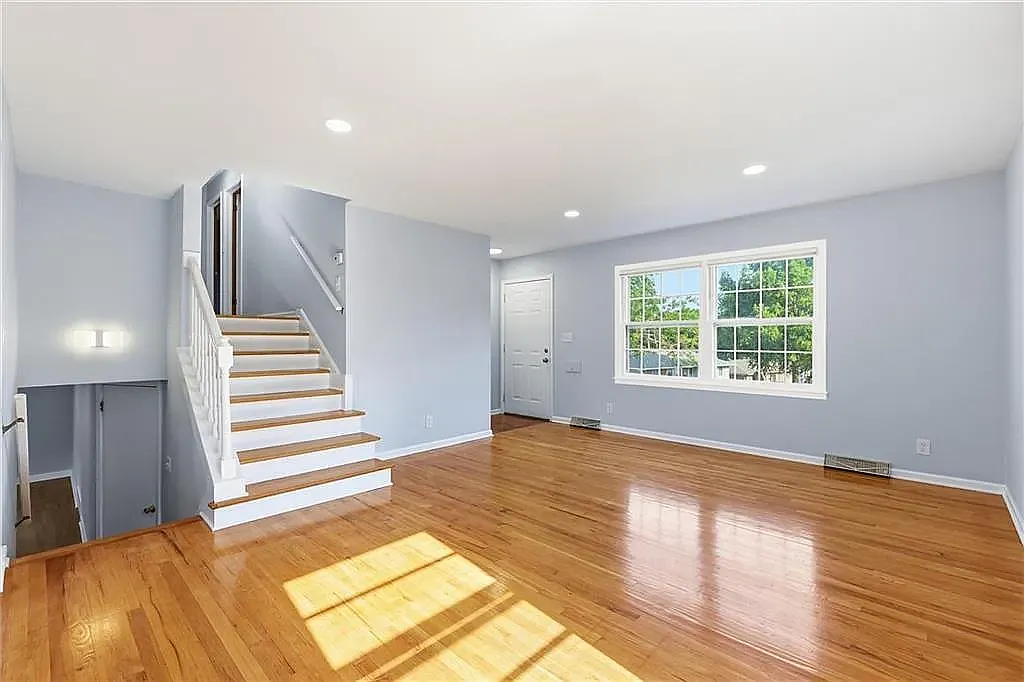 10729 McGee St — Photo 3