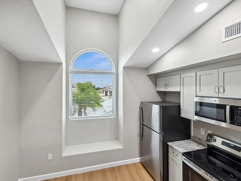 1350 Rio De Janeiro Ave — Photo 4