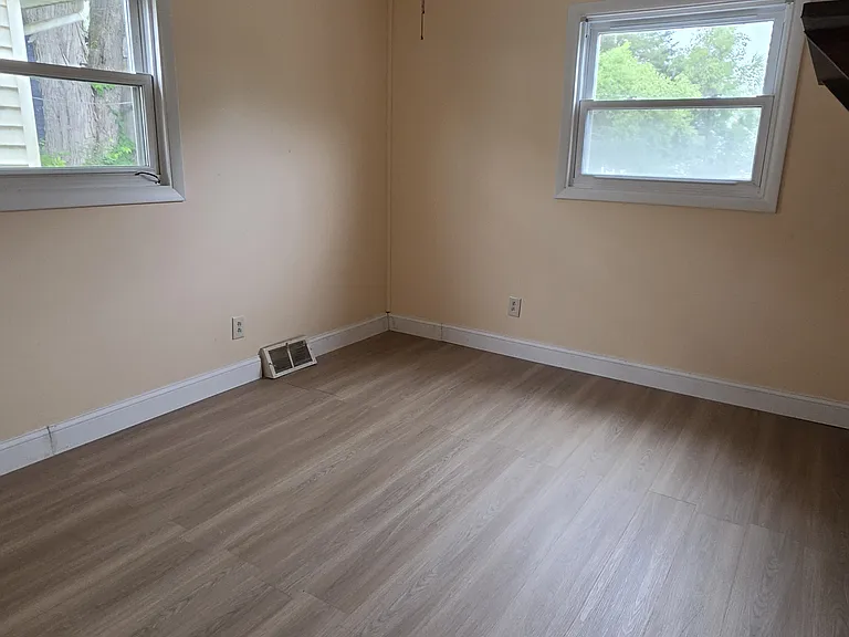 21 Long Dr — Photo 5