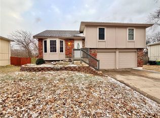 633 E Colleen Dr, Gardner, KS 66030