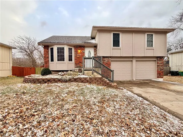 633 E Colleen Dr, Gardner, KS 66030
