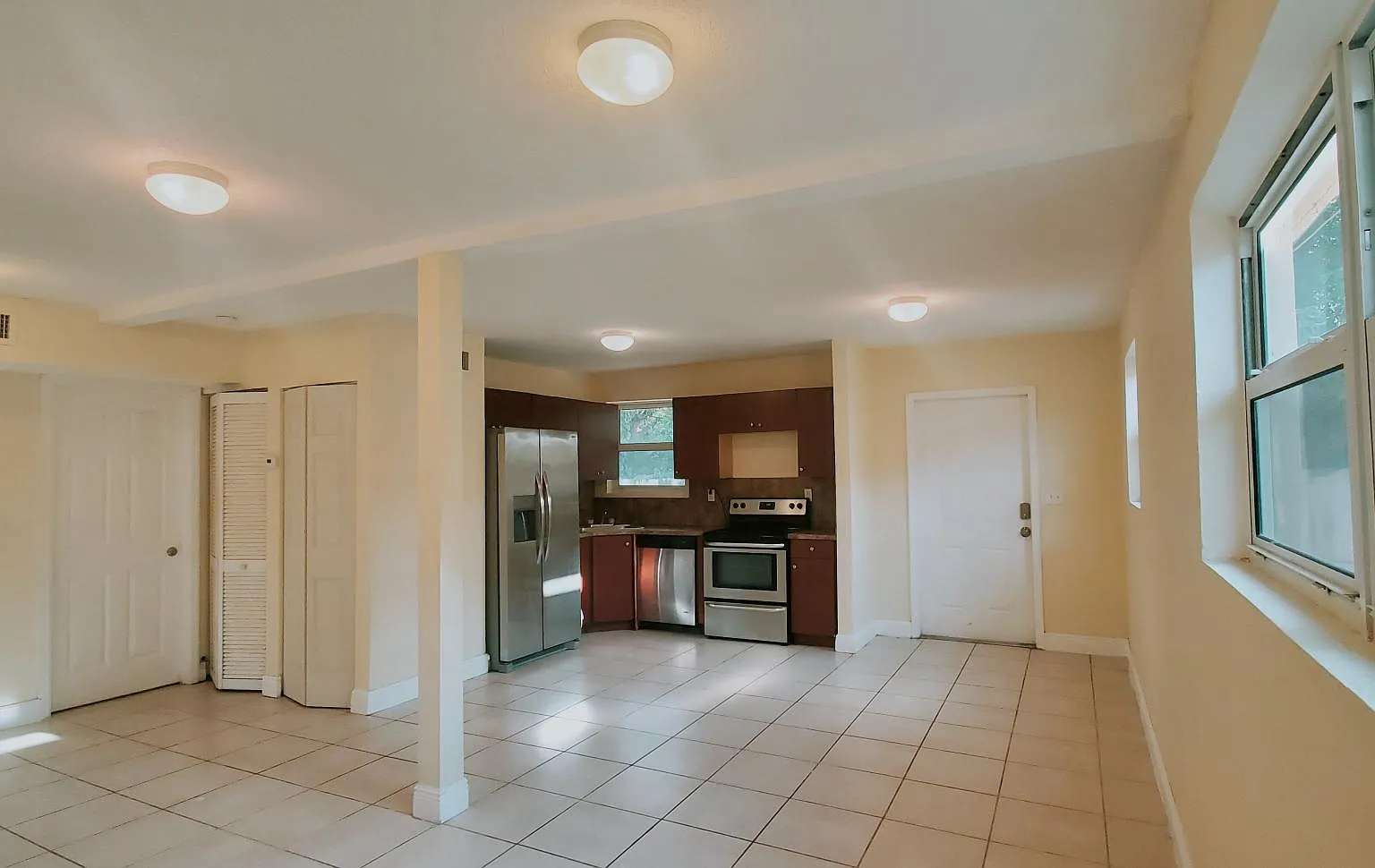 1708 NW 9th Ave — Photo 2