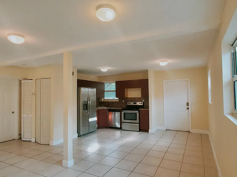 1708 NW 9th Ave #B — Photo 2
