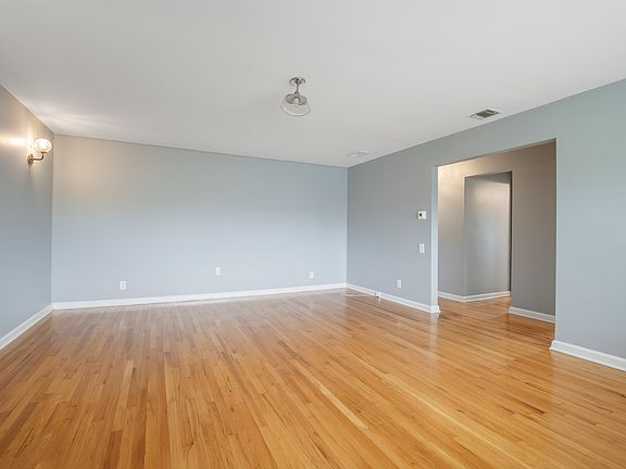 3rd image of 112 E Ackerman Ave #B