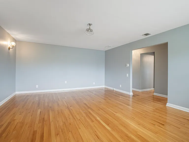 112 E Ackerman Ave #B — Photo 3